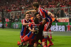 Bayern Munich 6-1 Porto: Đánh tennis trên sân Arena