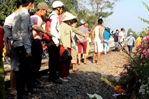 Hai bà cháu thiệt mạng vì tàu hỏa kéo lê hơn chục mét