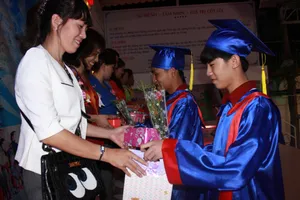 Lễ tri ân không chỉ với cha mẹ, thầy cô…