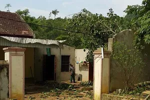Gần 200 nhà tốc mái do lốc xoáy liên tiếp tại Nghệ An