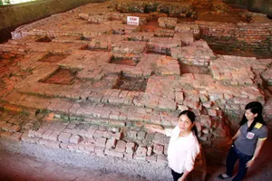 Cả một quần thể đền thần