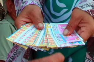 “Hiệp sĩ” bắt nhóm phụ nữ chuyên lừa lấy trộm vé số