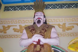 Tượng Quốc Tổ Vua Hùng gây tranh cãi