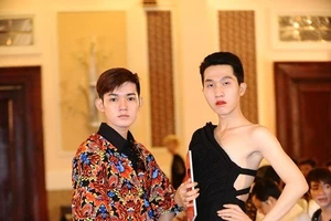 Nam mặc trang phục "nữ" thi thiết kế thời trang