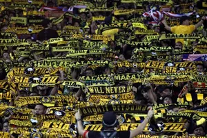 Ultras Malaya chơi đòn cân não với FAM