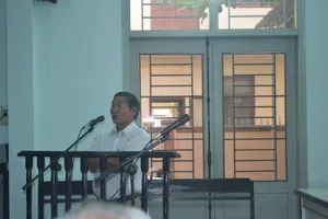 Nhận sáu triệu đồng hứa nhưng không làm giấy tờ cán bộ bị dân tố