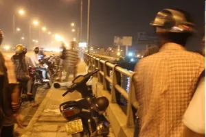 Nửa đêm đôi nam nữ cùng nhau nhảy sông mất tích