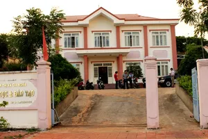 Vụ bắt Trưởng Phòng GD-ĐT thị xã Gia Nghĩa: Làm lộ đề thi tuyển dụng giáo viên