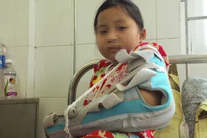 Khởi tố người cha đánh đập con tàn nhẫn