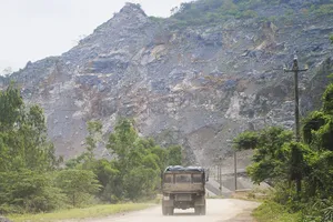 Một người chết, một người bị thương do tai nạn mỏ đá