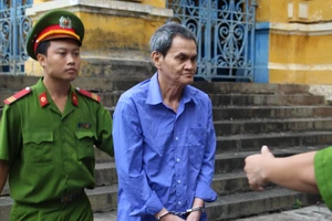 Ông lão 70 ngồi tù vì đâm chết hàng xóm