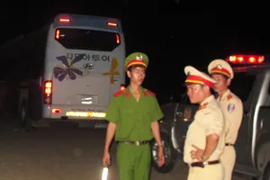 Bị xe khách tông, hai vợ chồng tử nạn