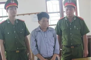 Bắt hai cán bộ lập hồ sơ khống rút tiền tỉ