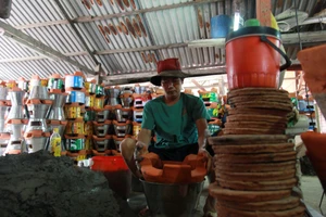 Những người thợ “giữ hồn Ông Táo” cuối cùng ở Sài Gòn