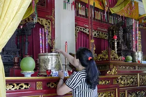 Bên trong ngôi đền cổ thờ Vua Hùng tại TP.HCM