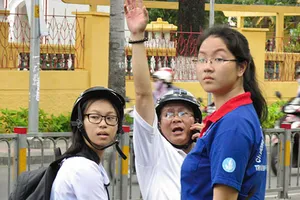 Con lo lắng một, mẹ cha lo mười