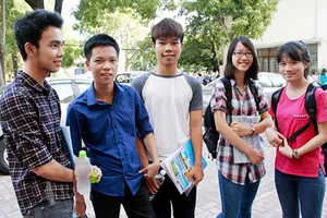 Sáng nay thí sinh tiếp tục thi môn tự chọn thứ hai