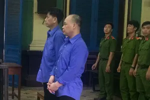 Lừa tiền đền bù giải toả, dân cùng cán bộ hầu toà