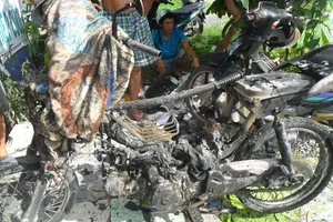 Xe Honda đột nhiên bốc cháy