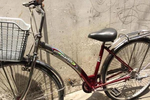 Cướp xe đạp bán lấy tiền chơi game