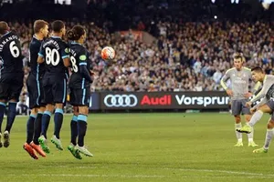 Trước khi đến Việt Nam, Man City thua thảm Real 1-4