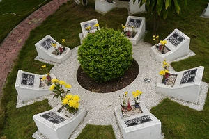 Chùm ảnh Nghĩa trang liệt sĩ TP.HCM trong ngày 27-7