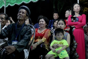 Ấm lòng đêm nhạc quyên góp xây dựng Đình Thân Nhơn