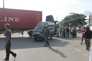 Va chạm xe đầu kéo và xe đạp, một phụ nữ tử vong