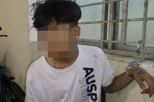 Thiếu niên 15 tuổi đâm hai người thương vong