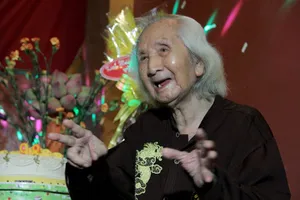 Clip nhạc sư Vĩnh Bảo đờn xuất thần trong đêm mừng thọ 98 tuổi