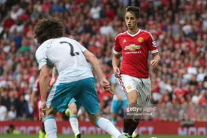 Hòa nhạt nhòa 0-0, 'Quỷ đỏ' tạm thời leo lên ngôi đầu bảng