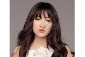 Nhã Phương lớn lên từ gánh hàng rong của mẹ