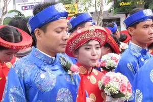 Clip đám cưới của 100 đôi uyên ương