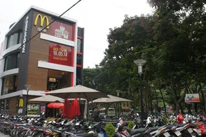 McDonald's VN lên tiếng về thông tin gà bị đối xử tàn tệ