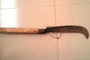 Chồng đòi ‘quan hệ’, bị vợ chém gục tại chỗ