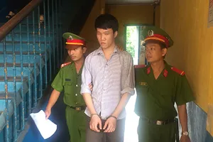 Từ quen nhau qua Facebook đến dọa tung ảnh 'nóng'