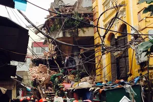 Chùm ảnh vụ sập tòa biệt thự kiểu Pháp ở Hà Nội