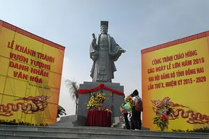 Học lịch sử ở khu vườn tượng danh nhân