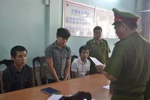 Clip đánh sập đường dây lừa đảo qua mạng