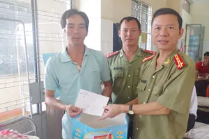 Can đánh nhau, phó công an xã bị chém đứt tai