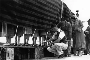 Bật cười trước những cuộc thi Hoa hậu… 'kín như bưng'