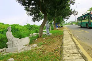 Vườn tượng danh nhân ở làng đại học