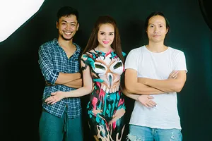 Cùng họa sĩ Ngô Lực ngắm người mẫu đón Halloween