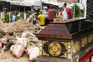 Mang quan tài đi giải quyết tranh chấp đất