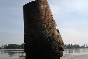 Kỳ lạ trụ đá trên sông Đồng Nai được dân gọi là 'ông Một'