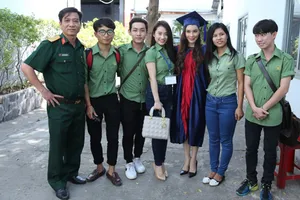 Hồ Quỳnh Hương làm giảng viên