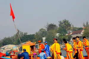  Vui hội cá Ông đầu năm