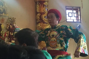 Hoài Linh xuất hiện sau tin đồn đền thờ Tổ bị dỡ