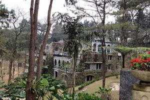 Resort 'mọc' trong Vườn quốc gia Ba Vì: Cơ quan chức năng không biết?