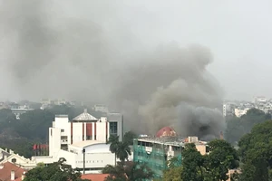 Cháy lớn tại Cung Thiếu nhi Hà Nội